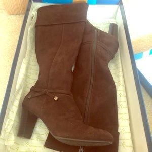 Bear trap suede tall higheeled boots